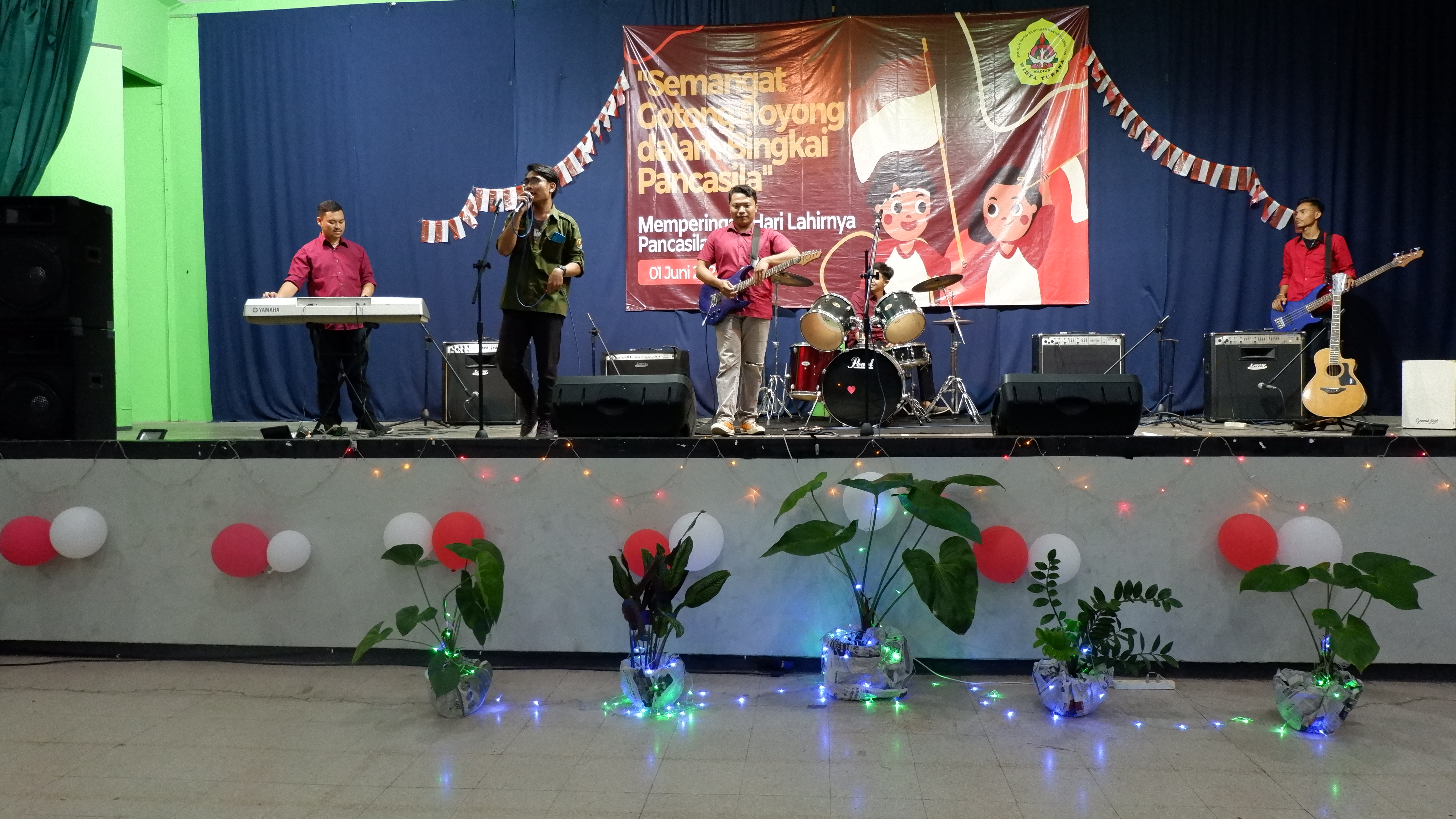 SEMANGAT GOTONG ROYONG DALAM BINGKAI PANCASILA